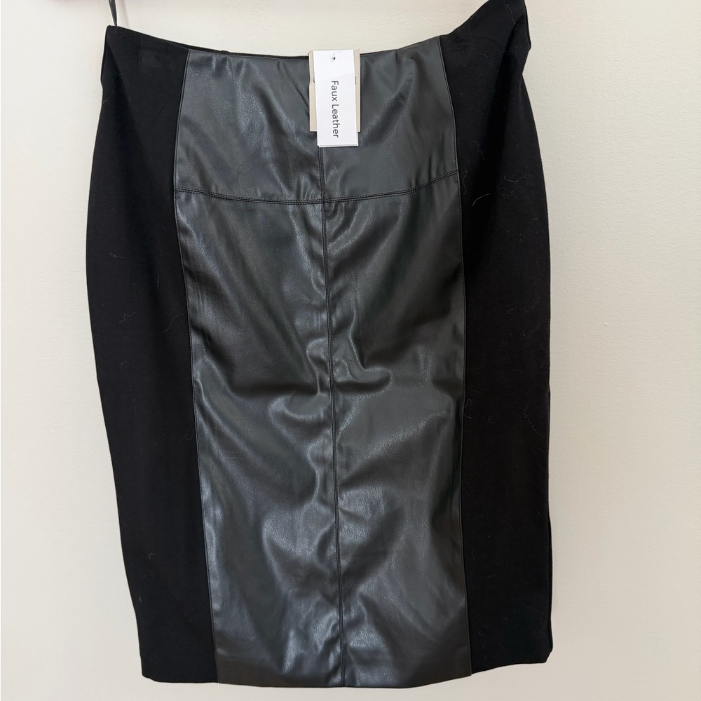 Carmen Marc Valvo Black Faux Leather Panel Pencil Skirt